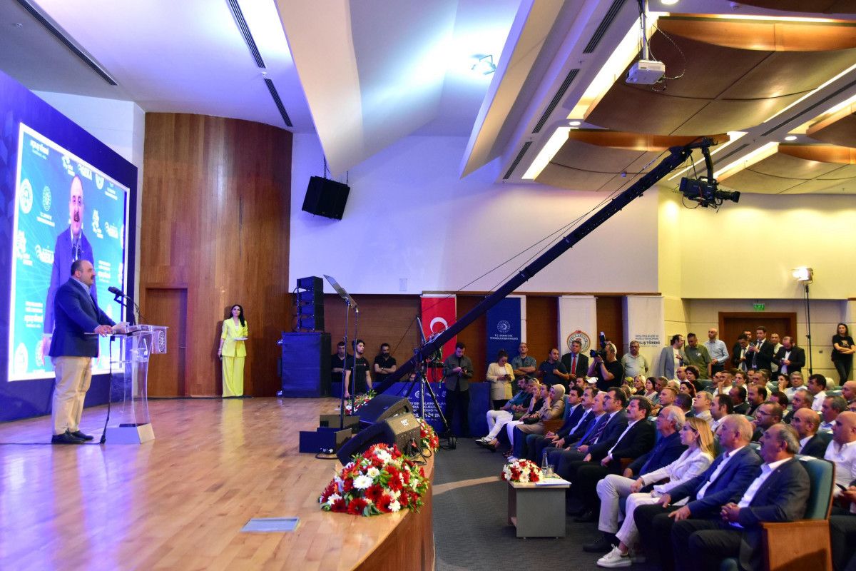 Mustafa Varank: Biz ülkeye değer katan herkesin yanında olduk