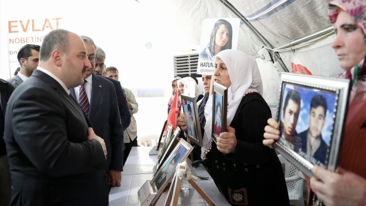 Mustafa Varank, Diyarbakır annelerini ziyaret etti