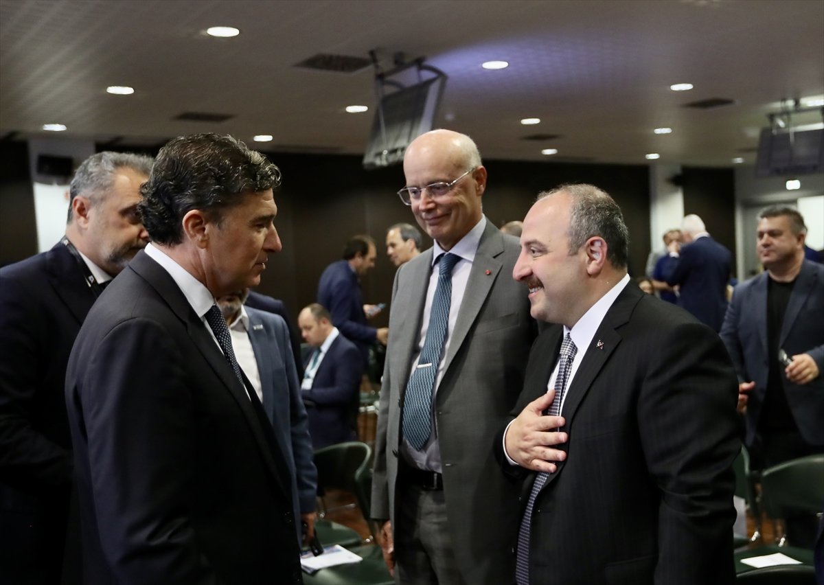 Mustafa Varank, İtalya'da iklimlendirme fuarının açılışını yaptı