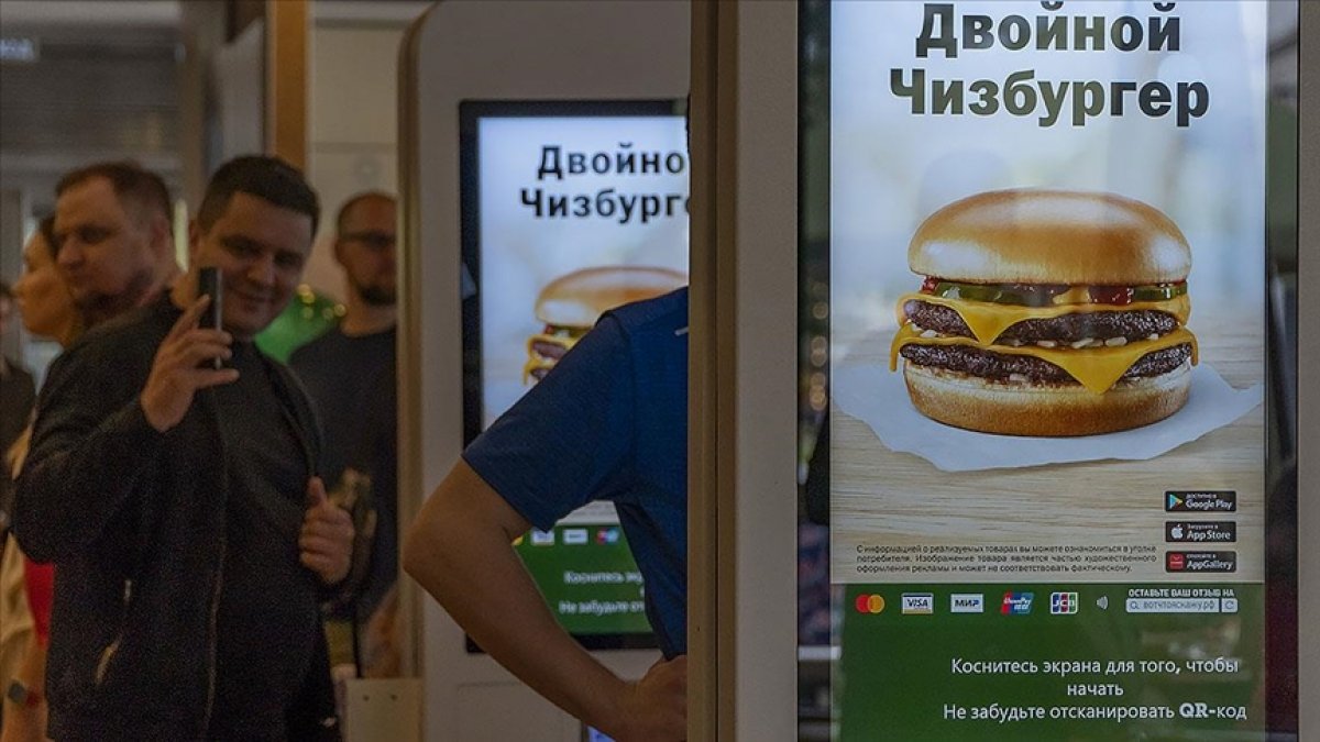 Rusya'da McDonald’s restoranları, yeni adıyla tekrar hizmete açıldı