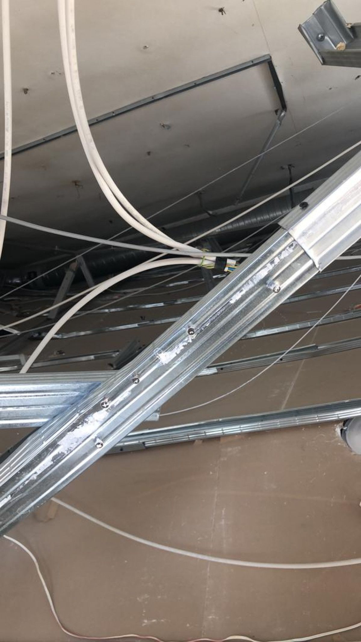 Sultangazi'de kebapçı tavanının çökme anı