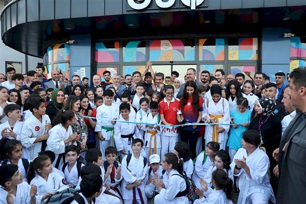 Bakan Kasapoğlu: "Gençlerimiz sadece Türkiye'nin değil, insanlığın umudu"