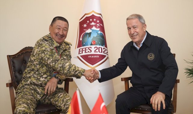 Hulusi Akar Kırgızistanlı mevkidaşıyla bir araya geldi