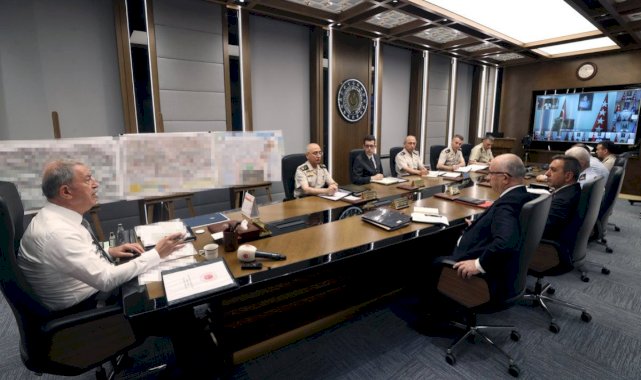 Hulusi Akar'dan komutanlarla toplantı