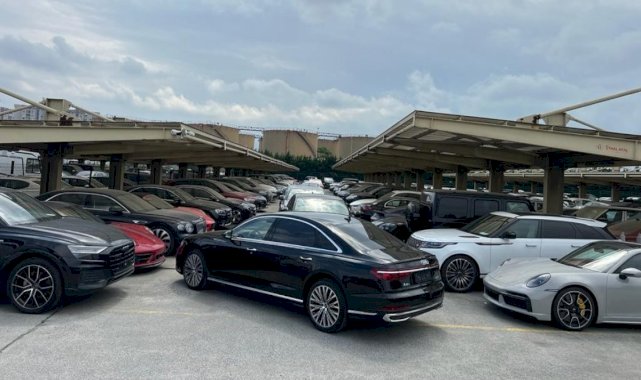 İstanbul'da gümrükte bekleyen araçlar ziyan ediliyor