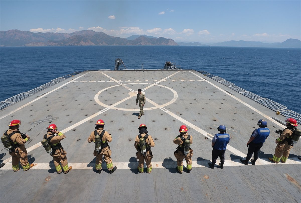 Türk donanması, zorlu görevler karşısında göz dolduruyor