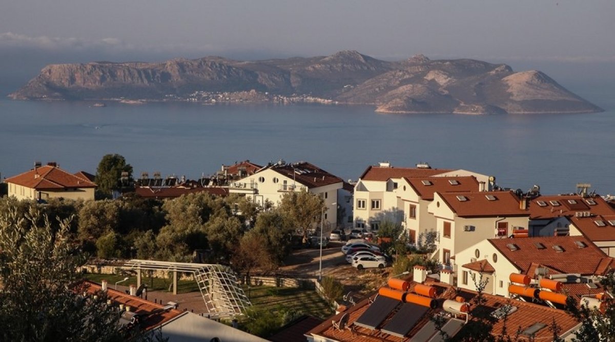 Yunanistan, adaları silahlandırdığını reddetmiyor