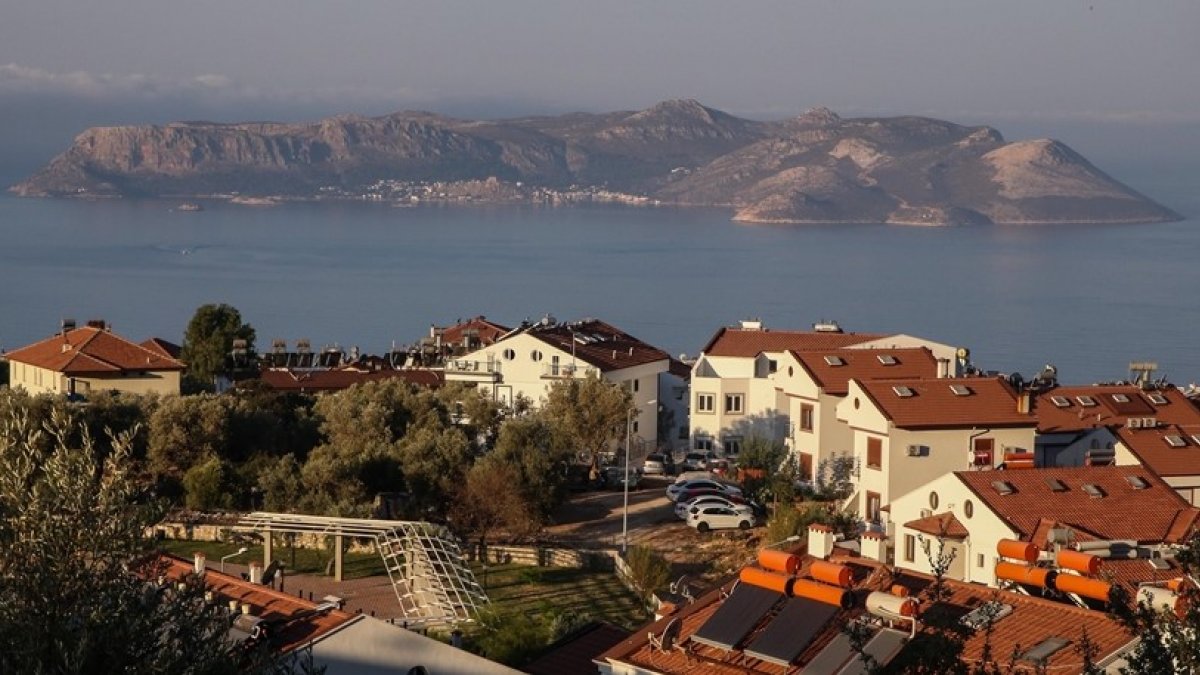 Yunanistan, adaları silahlandırdığını reddetmiyor