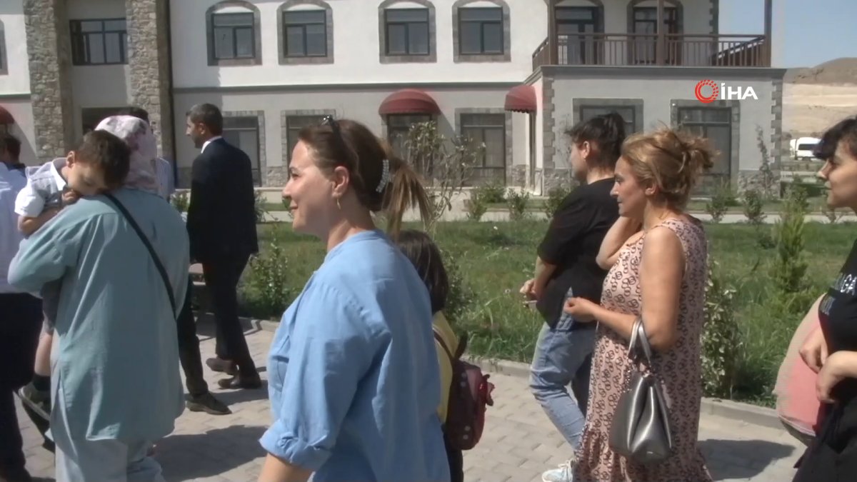 10 Azerbaycanlı aile daha Karabağ'a döndü