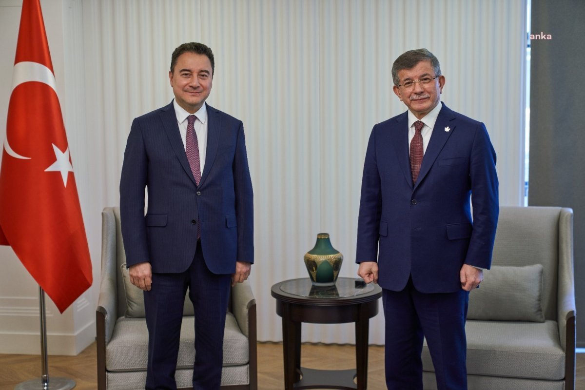 Ahmet Davutoğlu'ndan Ali Babacan'a üçüncü ittifak eleştirisi