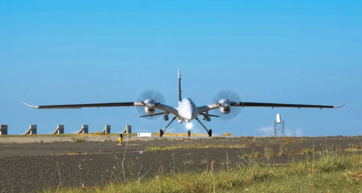 AKINCI'nın ateşlediği LGK-82 hedefi tam 12'den vurdu