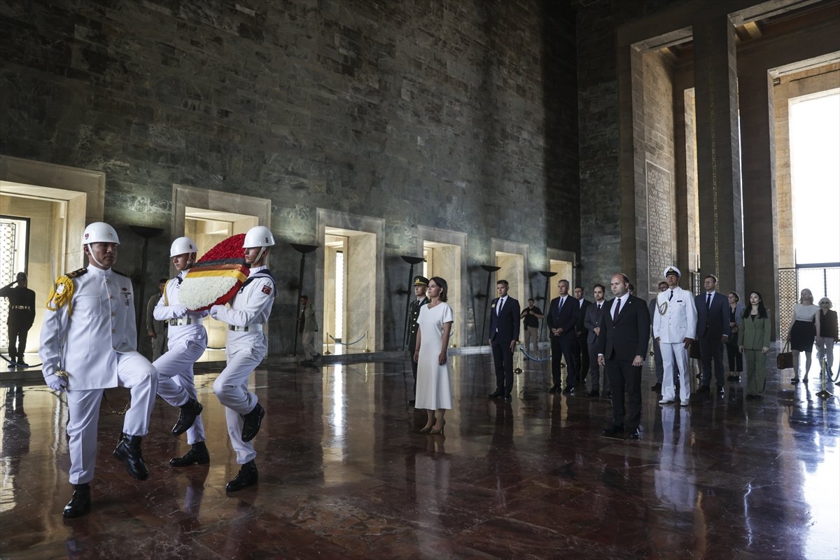 Almanya Dışişleri Bakanı Anıtkabir'i ziyaret etti