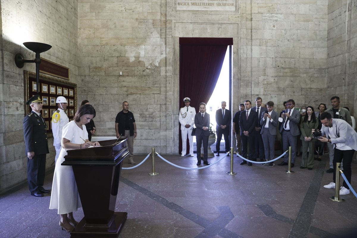 Almanya Dışişleri Bakanı Anıtkabir'i ziyaret etti