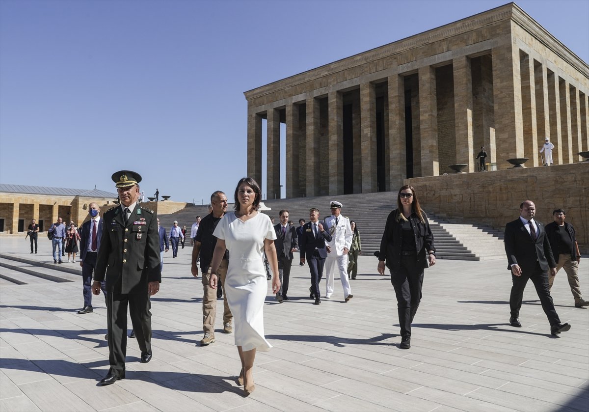 Almanya Dışişleri Bakanı Anıtkabir'i ziyaret etti