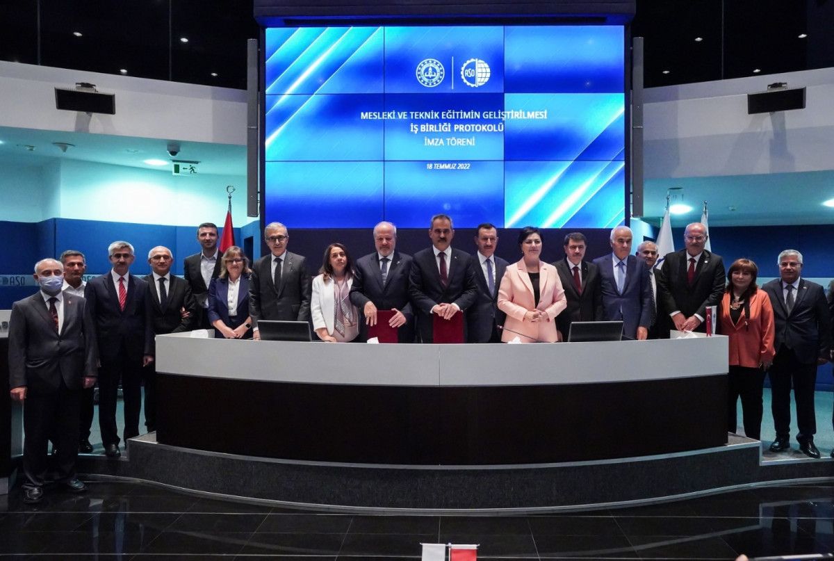 Bakan Özer: Başarılı öğrenciler, meslek liselerini tercih etmeye başladı