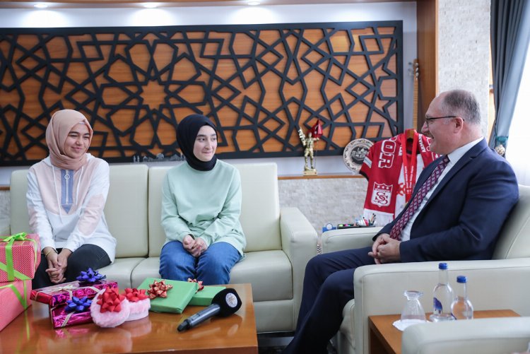 Bakan Özer'den Sivaslı LGS birincilerine tebrik