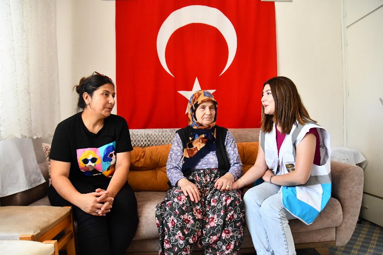 Balıkesir’de bayram öncesi evde bakım hizmeti ile yüzler güldü