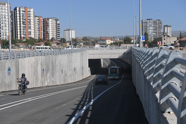 Başkan Büyükkılıç, trafiğe açılan 17.5 milyonluk kavşağı yerinde inceledi