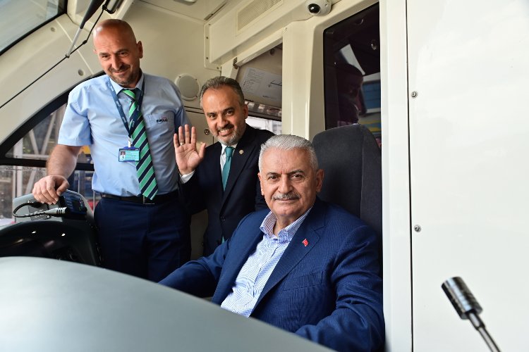Bursa'da T2 hattı açıldı... Binali Yıldırım vatman oldu