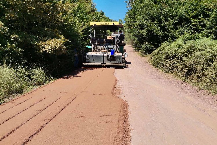 Büyükşehir&#039;de kendi ürettiği asfaltı kullanıyor