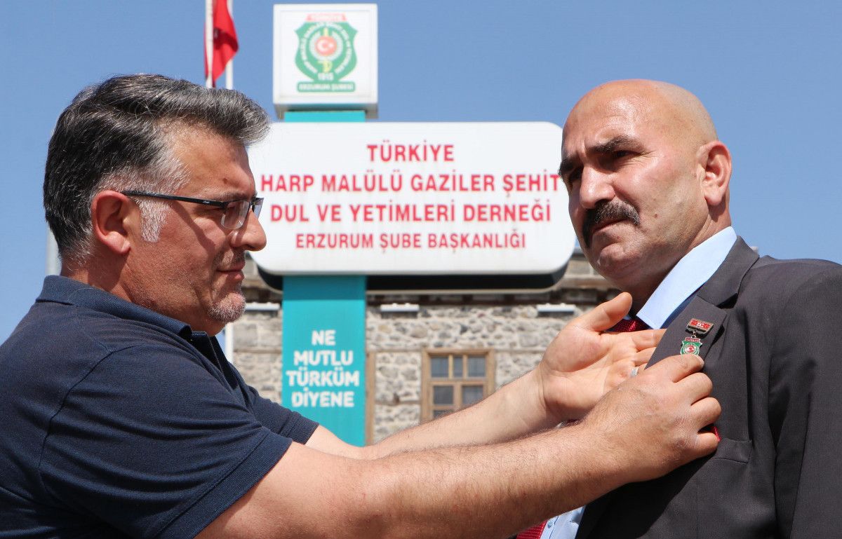 Çocukları görme engelli babaya, 28 yıl sonra 'gazi' unvanı verildi