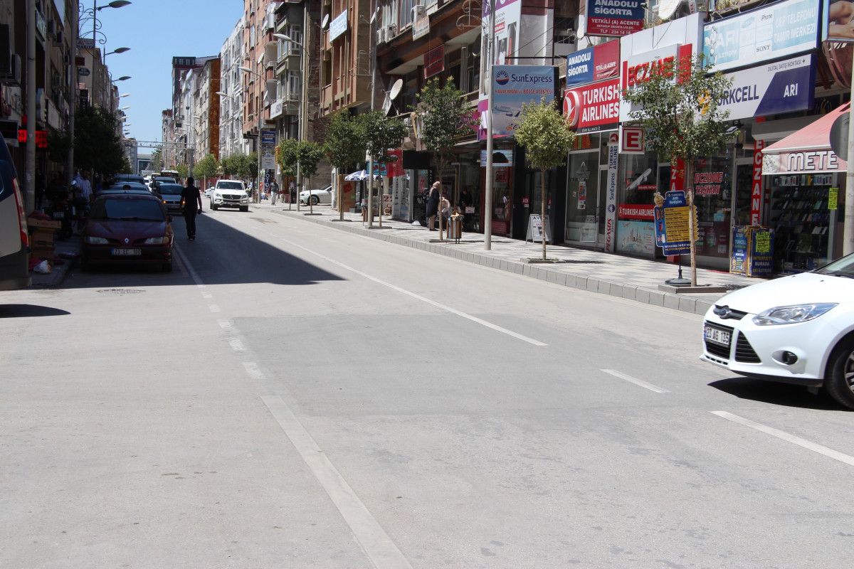 Elazığ'da 39 dereceye ulaşan sıcak hava bunalttı