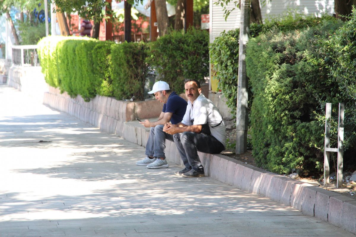 Elazığ'da 39 dereceye ulaşan sıcak hava bunalttı