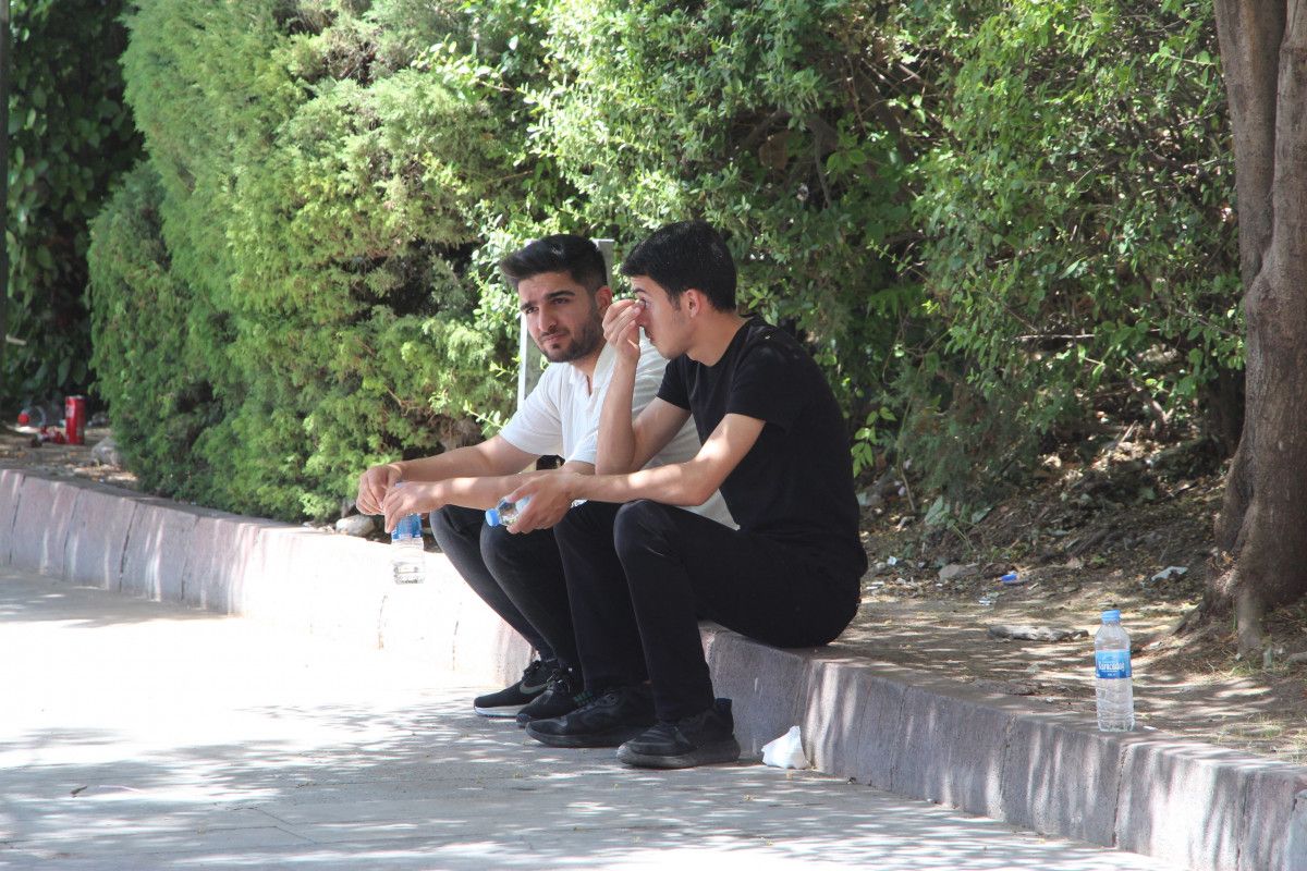 Elazığ'da 39 dereceye ulaşan sıcak hava bunalttı