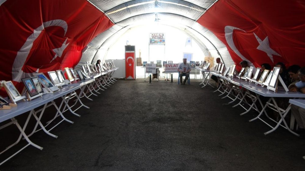 Evlat nöbetindeki baba: En son çocuk dağdan ininceye kadar buradayız