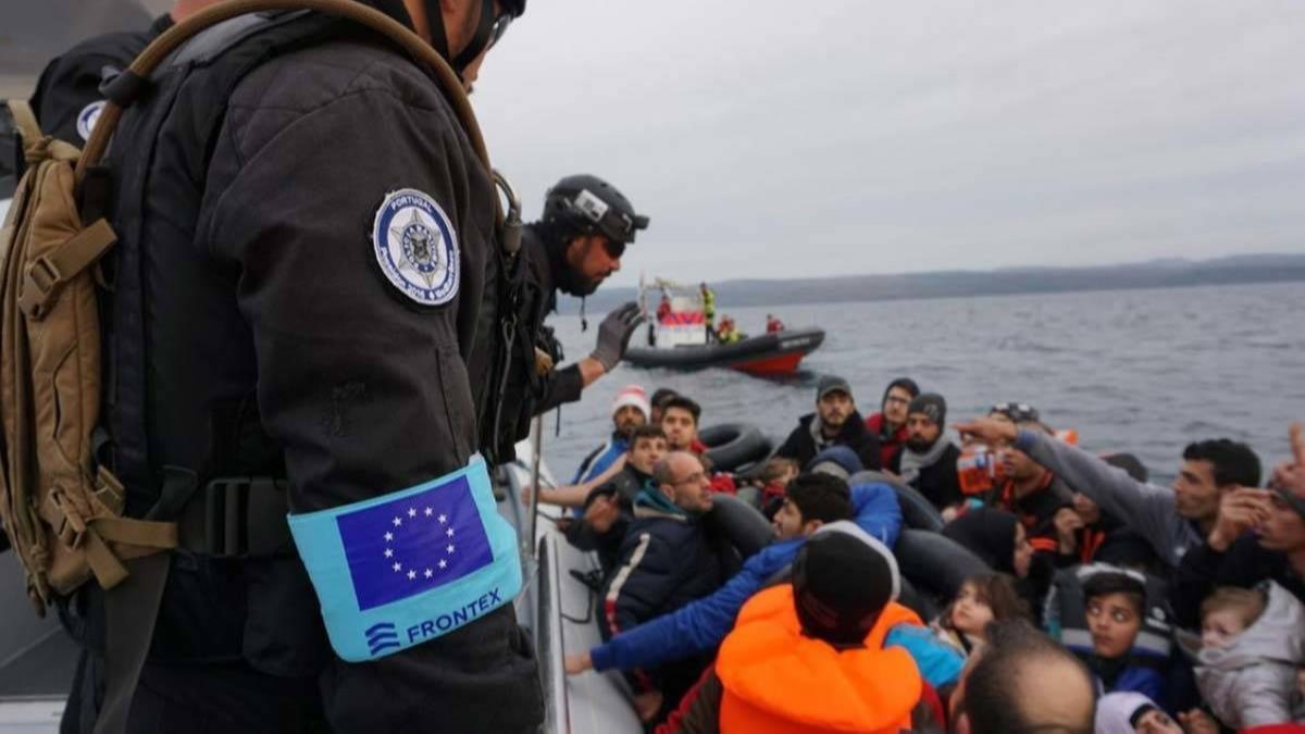 Frontex, sığınmacıların Türk karasularına geri itilmesinde Yunanistan'a yardım ediyor