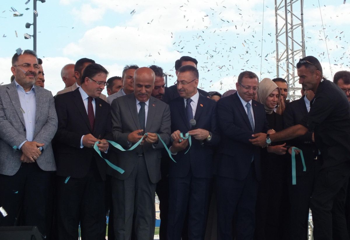 Fuat Oktay: Afetlerde tatilde gezenler varken biz yatırımları hayata geçiriyoruz