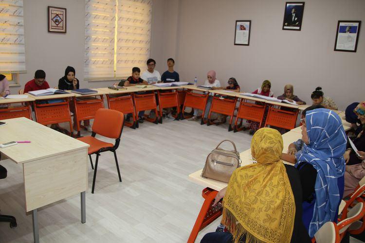 Görme engelliler, Braille alfabesiyle Kur'an-ı Kerim öğreniyor