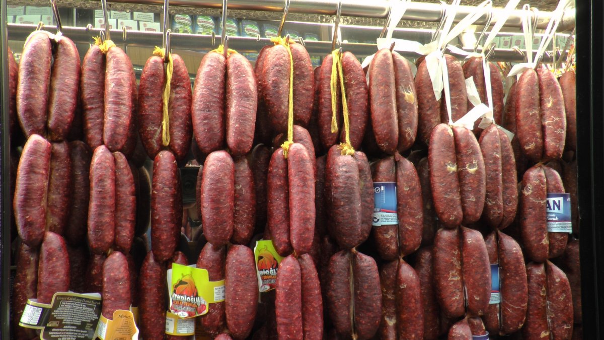 Gurbetçiler yurda geldi, pastırma satışları patladı