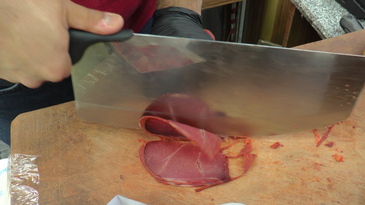 Gurbetçiler yurda geldi, pastırma satışları patladı