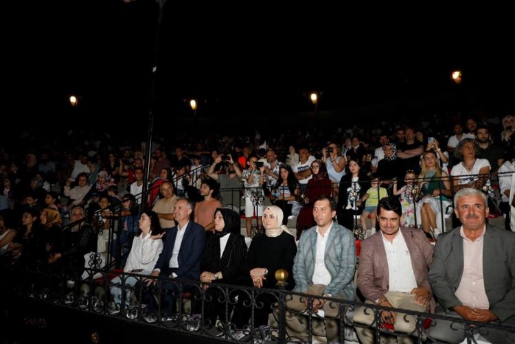 İnegöl Belediyesi halk dansları topluluğundan muhteşem gece