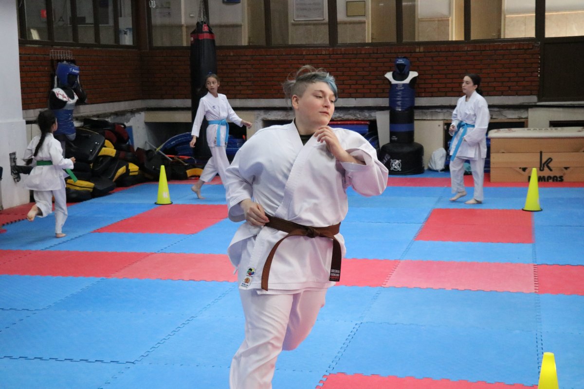 İşitme engelli Cansu karate ile hayata bağlandı
