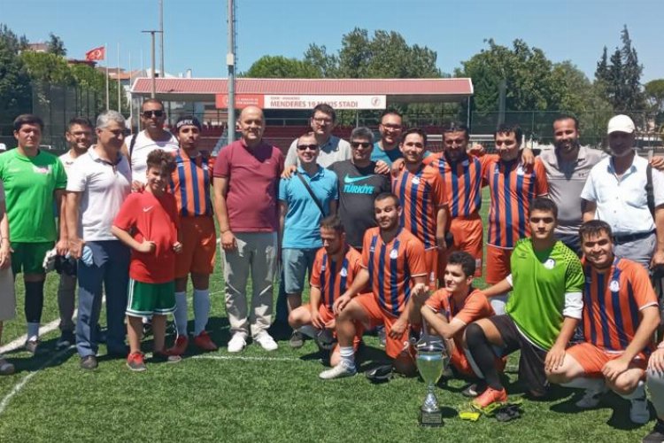 İzmir ÇAGÖR &#039;Sesi Görenler&#039;de liderlik koltuğunda