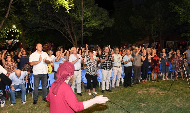İzmir Karabağlar'da yaz coşkusu