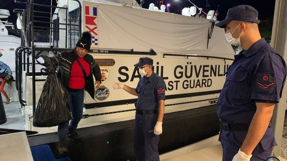 İzmir&#039;de 163 düzensiz göçmen kurtarıldı