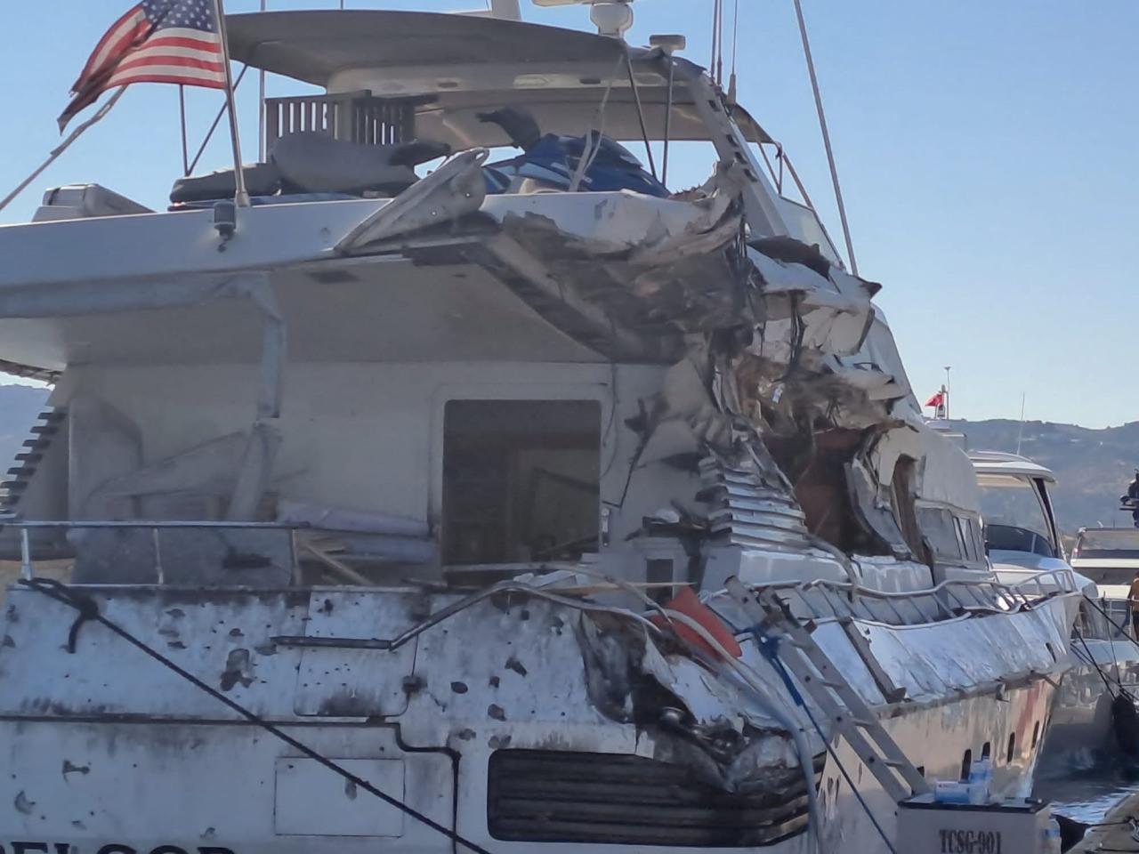 Kaçmaya çalışan lüks yat, ateş açılarak durduruldu