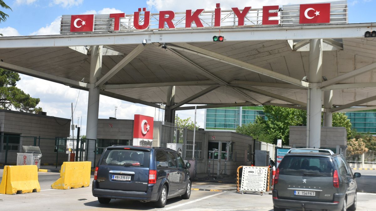 Kapıkule&#039;den geçen gurbetçi sayısı, 260 bini geçti