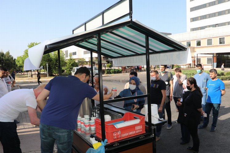 Kocaeli İzmit&#039;te sağlık çalışanlarından sıcak çorba teşekkürü