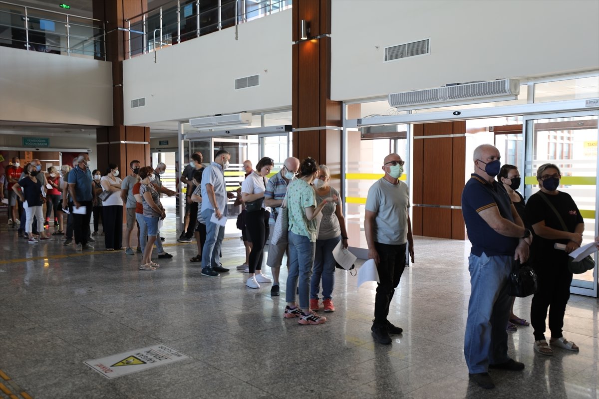 Korona hatırlatma dozu için hastanelerde yoğunluk oluştu
