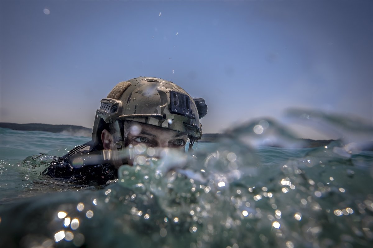 Mavi Vatan'ın korkusuz komandolarının eğitimi görüntülendi