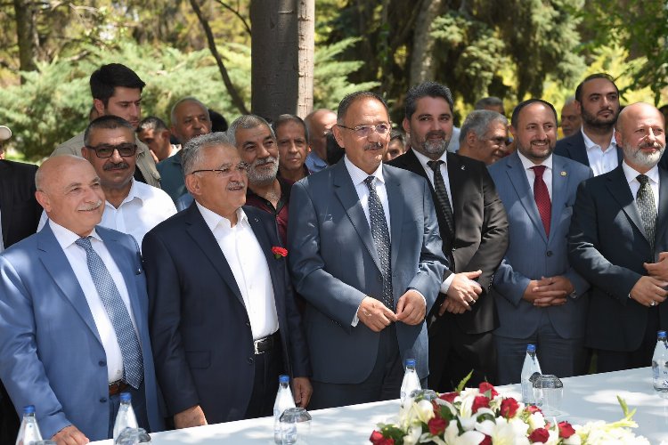 Memduh Büyükkılıç&#039;tan &#039;aile&#039; vurgusu