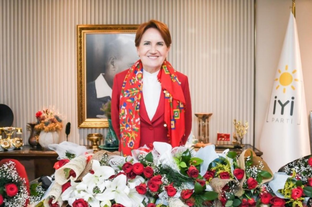 Meral Akşener'e doğum günü sürprizi