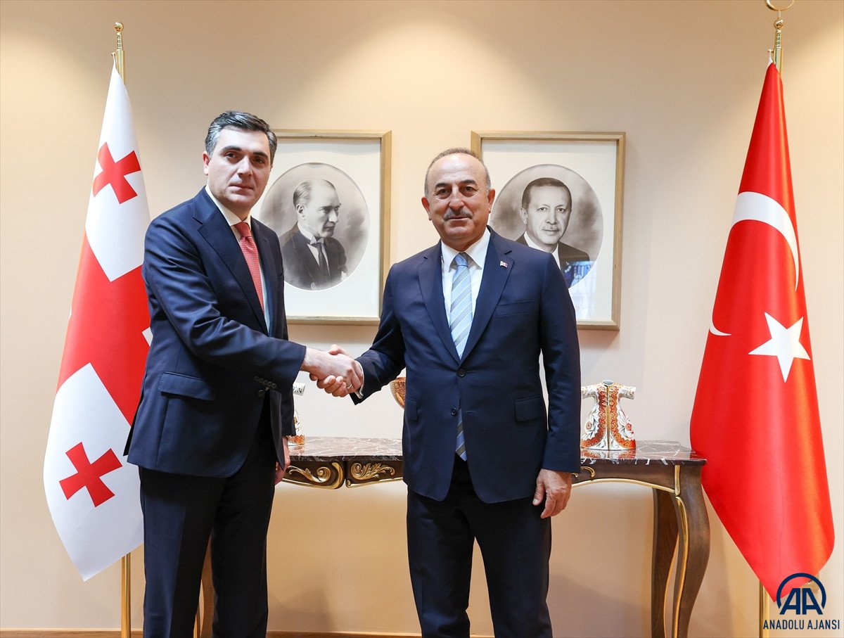 Mevlüt Çavuşoğlu: Bu savaş diplomasi masasında bitecek