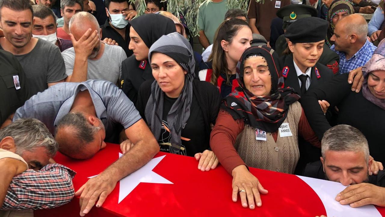 Pençe-Kilit şehidi son yolculuğuna uğurlandı