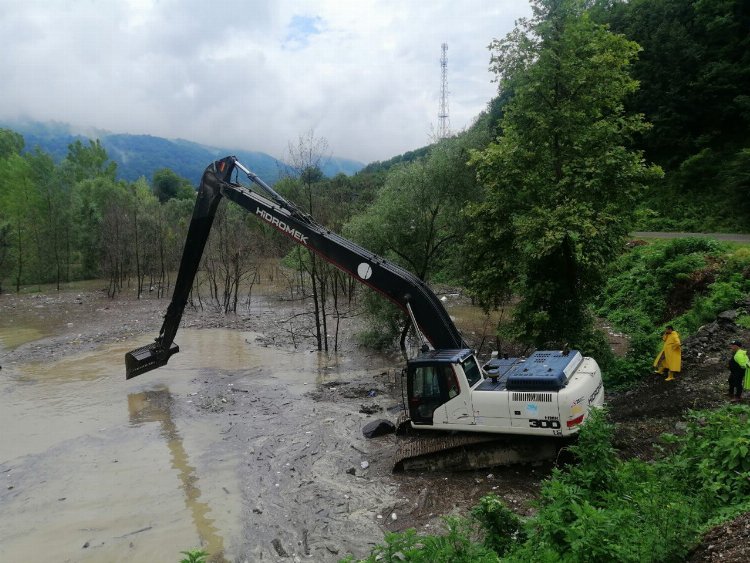 Sakarya Büyükşehir'den altyapıya mola yok