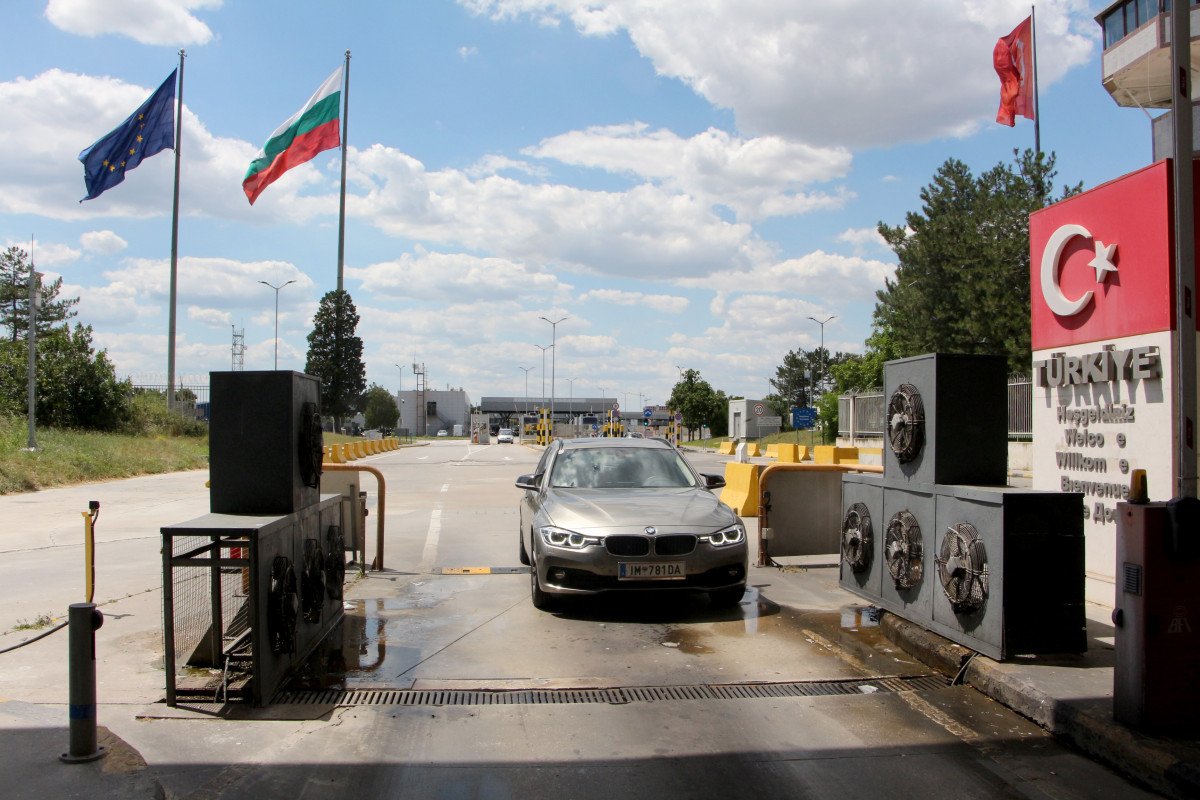Sınır kapılarında yoğunluk var